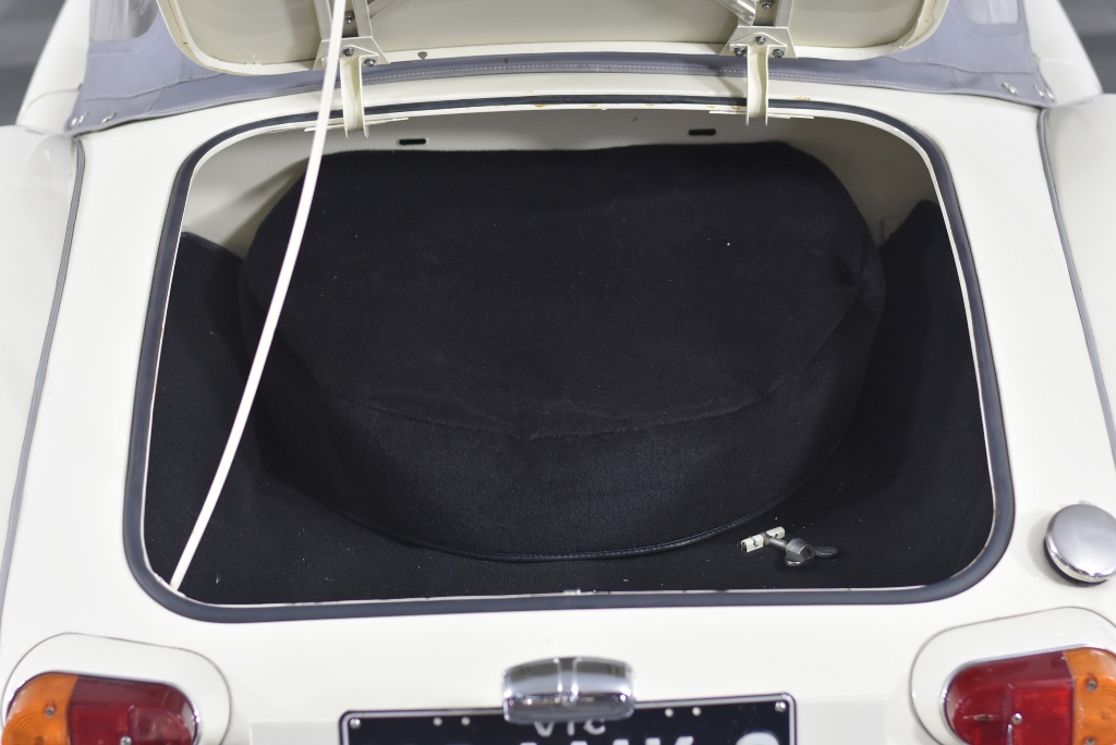 SENNHEISER Bluetooth Audio Transmitter, 508258, Black, BT T100.  Buyers Not