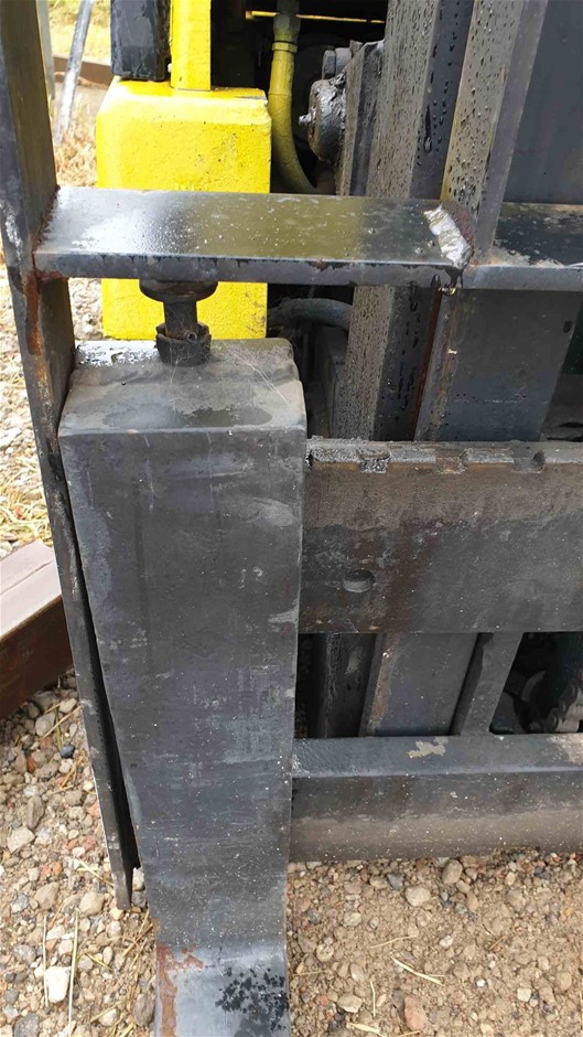 Stunning Simulated Diamond Aroma Perfume Necklace in Gold - missing stones