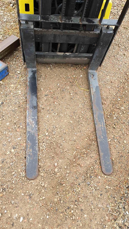 Stainless Steel Clover Necklace with Simulated Diamonds - Yellow