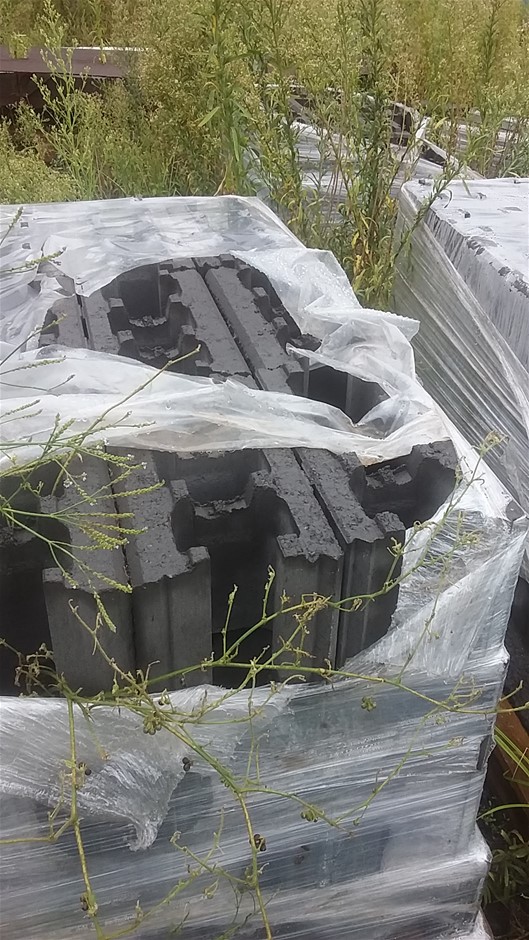 Husqvarna Ride on Mower TYTH1842XP with Kawasaki V-Twin Motor