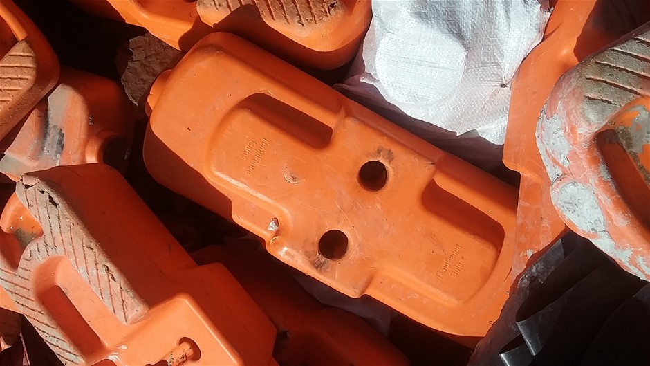 Dual Ram Hydraulic Grapple Attachment to Suit 3T Excavators (Unused),