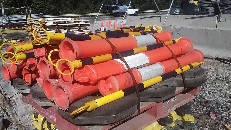 Quantity of 400 1650mm Star Pickets (Unused)