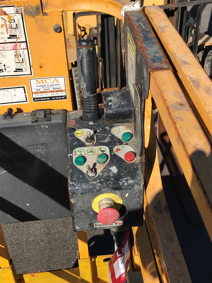 Large Oval 925 Sterling Silver Simulated Diamonds Ring - Size 9