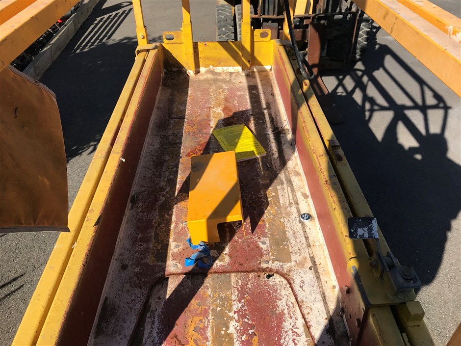 3mm 925 Sterling Silver Pink Simulated Diamonds Band Ring - Size 8