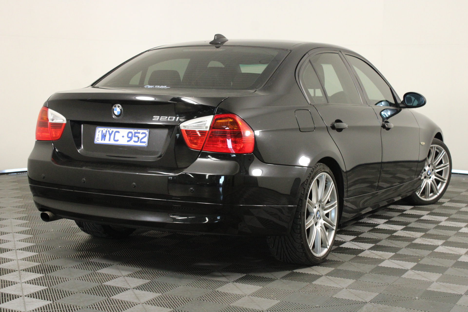 <p>Mini Loader Combination Bucket Attachment(Unused) </p>