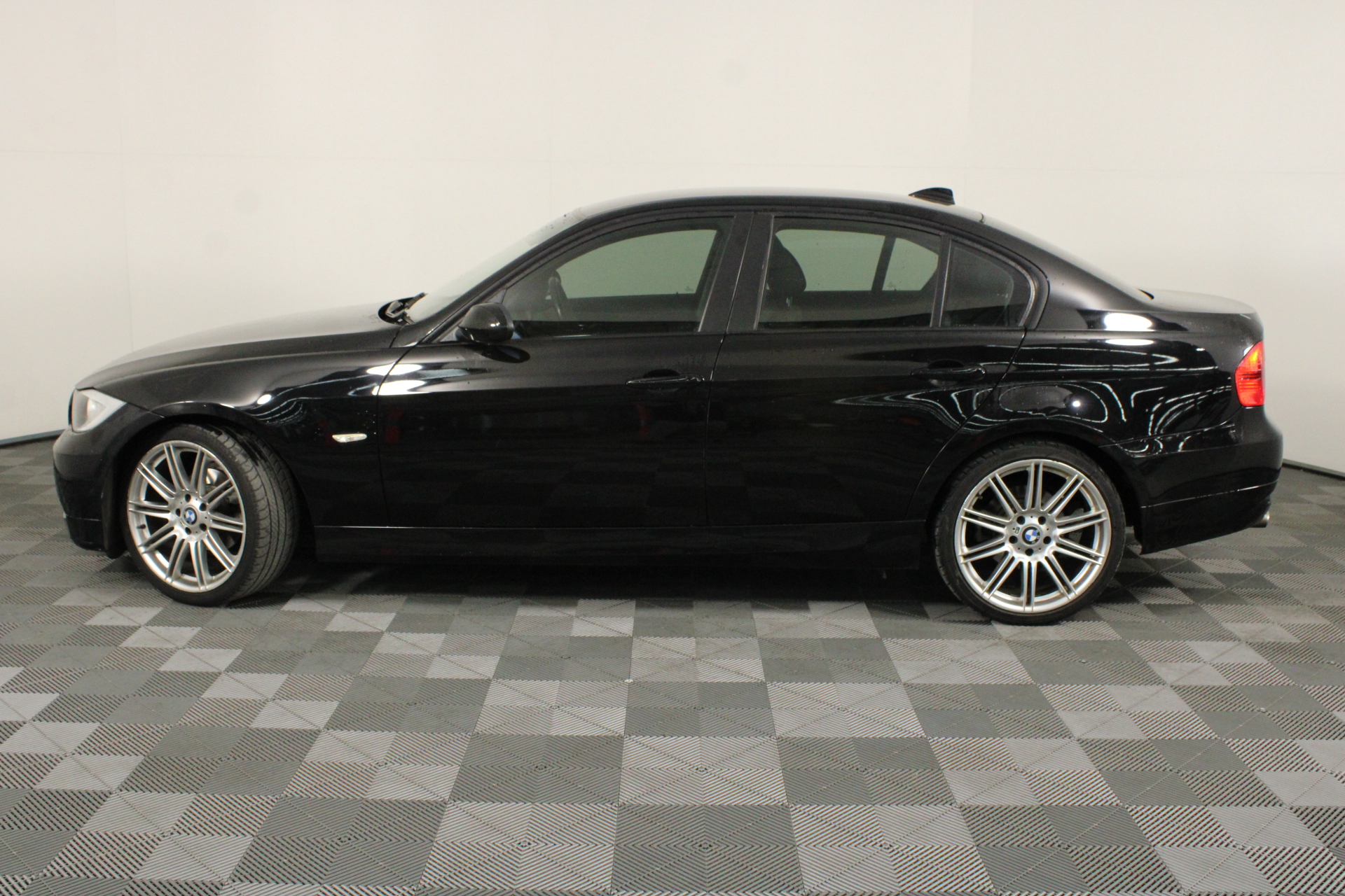 <p>Hydraulic Breaker SB05(Unused)</p>