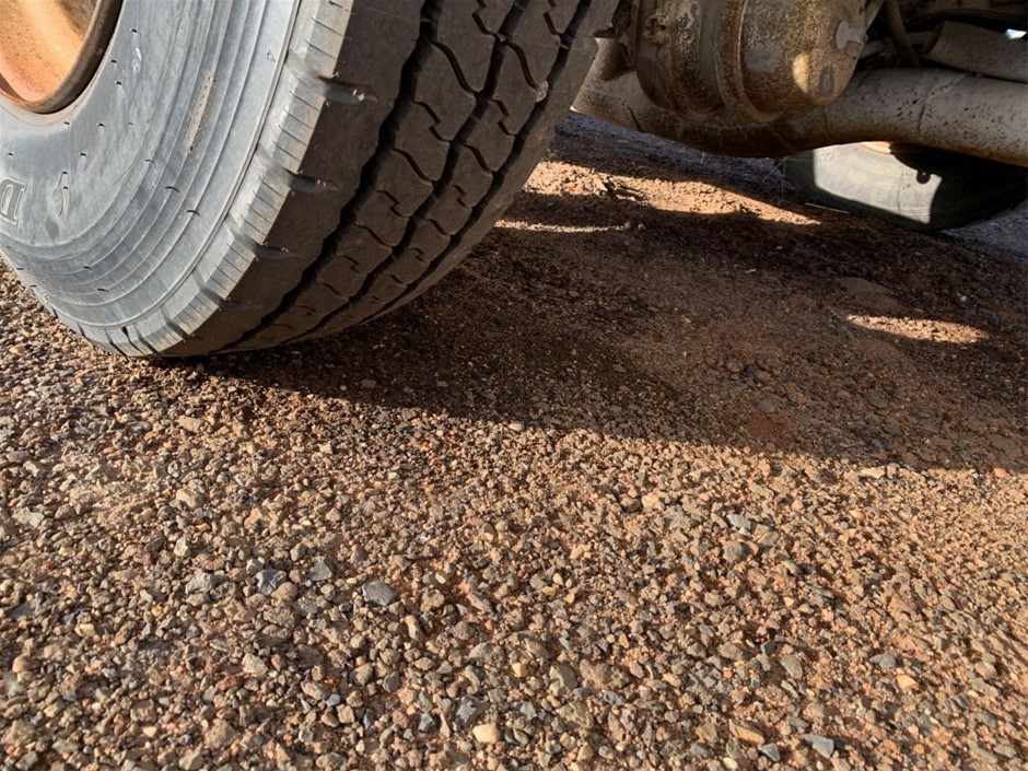 VS SASSOON Hot Air Brush n' Style With 2 Styling Attachments.