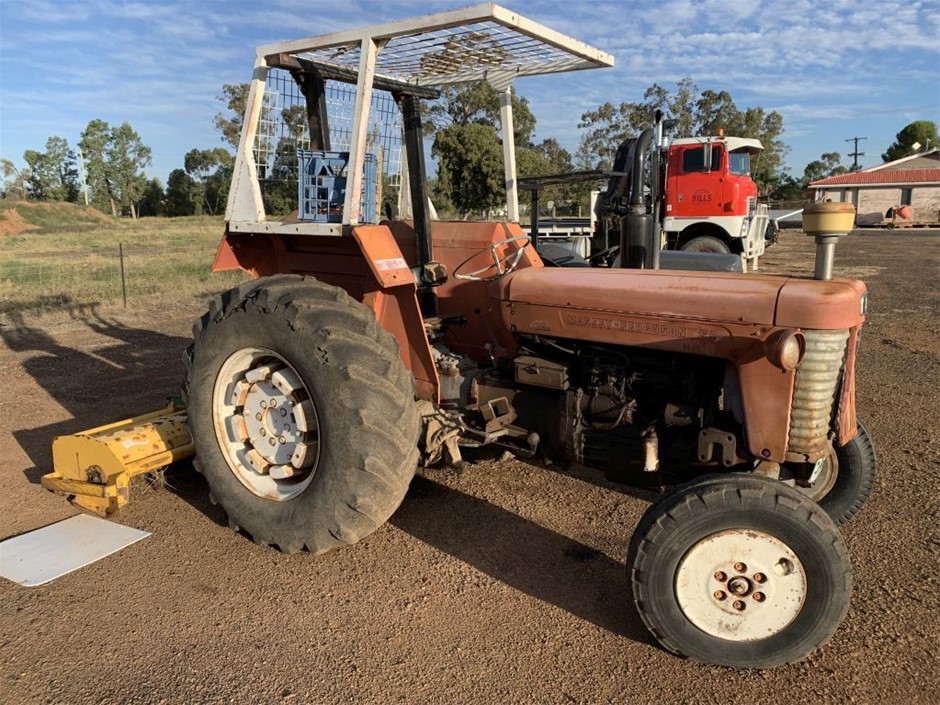 PERFORMANCE TOOL W85011 Pneumatic Swivel Bar Stool with Back Support, 360-D