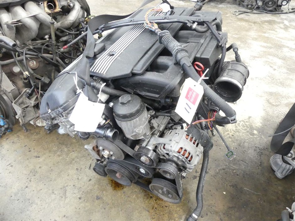 CARLSON PET Easy Fit Portable Pet Gate, Fits Openings 28-42" Wide, 23" Tall