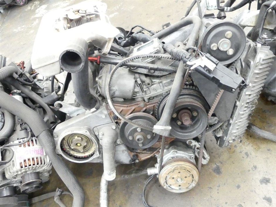 AVANTI Multi Functional Boxed Grater with 4 Blades, White. NB: Minor crack