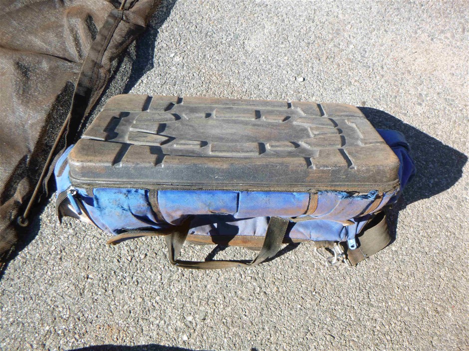 Stylish White Leather Cross Bracelet - DEMO (May contain imperfections)