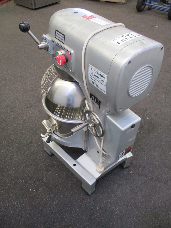 Designer Filigree Locket with Simulated Diamond Necklace in Silver