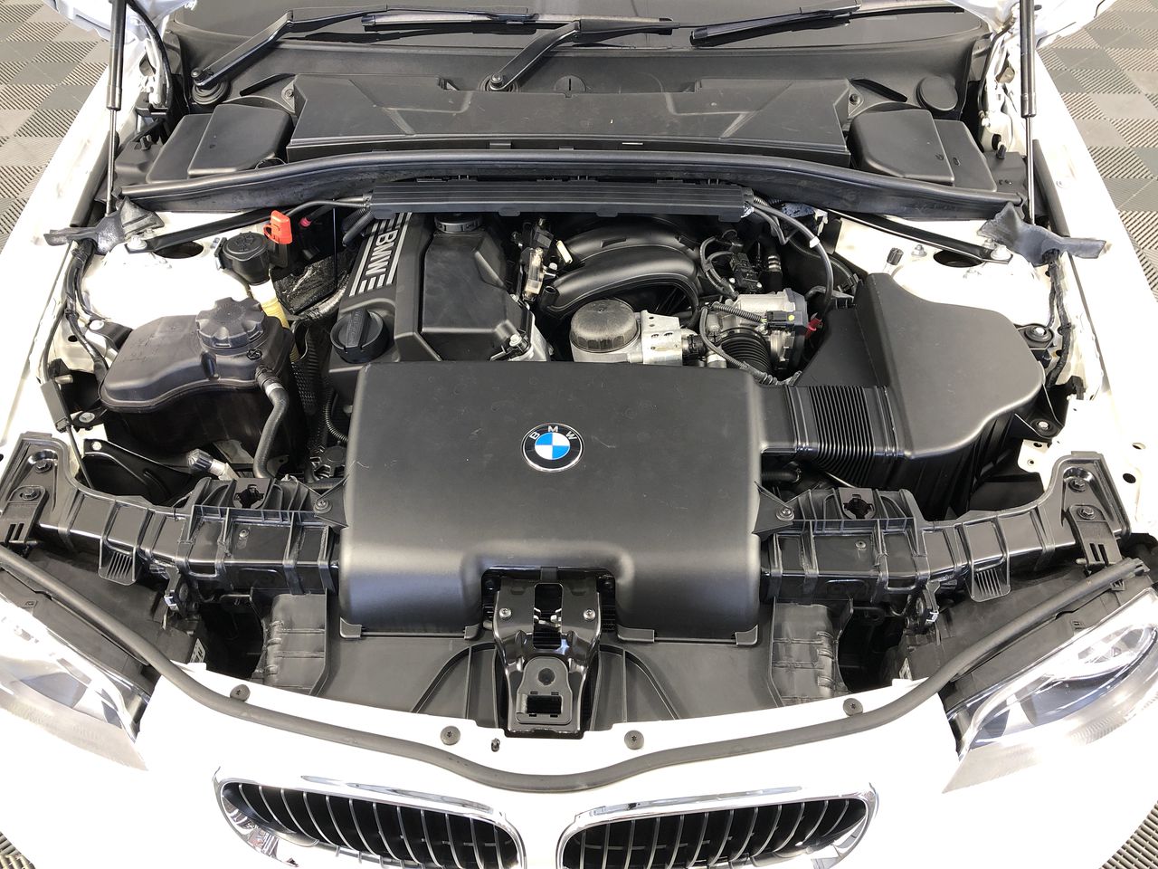 2013 Jeep Grand Cherokee OVERLAND WK Automatic - 8 Speed Wagon