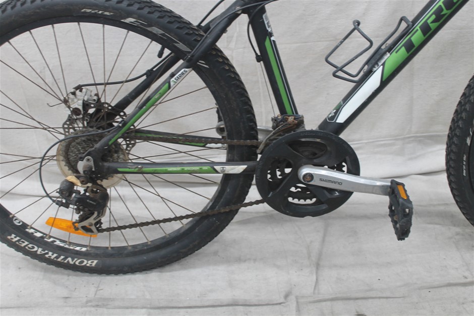 Bucket of 50mm dia Keystone Valves