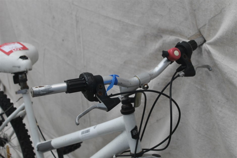 Lake Road Estate Series Sauvignon Blanc 2024 (12x 750mL) NZ