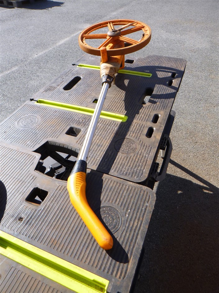 Night Merchant Vodka Lime And Soda Cans (24x 250mL) NSW