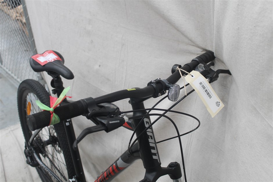 Jules Roy Chardonnay 2023 (6x 750mL), France.