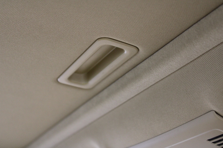 PHILIPS 1000i Series Air Purifier for Medium Rooms, White/Black, AC1715/70.