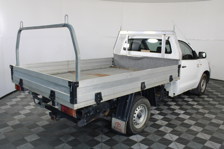 Stylish White Leather Cross Bracelet - DEMO (May contain imperfections)