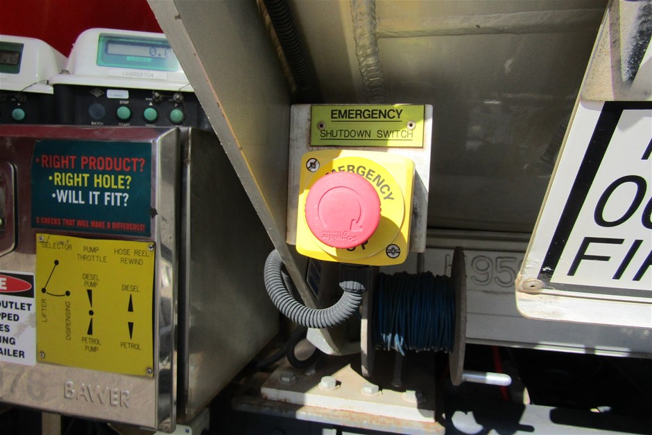 9K Yellow Gold 3 BEAD BAR STUD EARRINGS