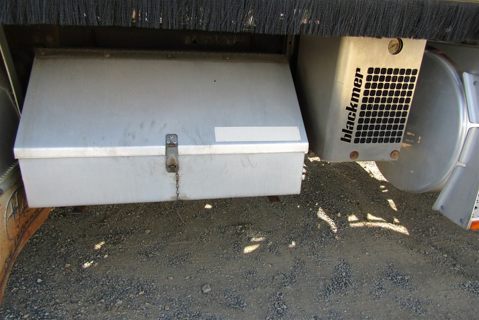 #1 9K WHITE GOLD INITIAL 'U' NECKLACE 38+5cm