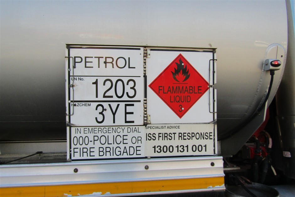 #1 9K WHITE GOLD INITIAL 'W' NECKLACE 38+5cm