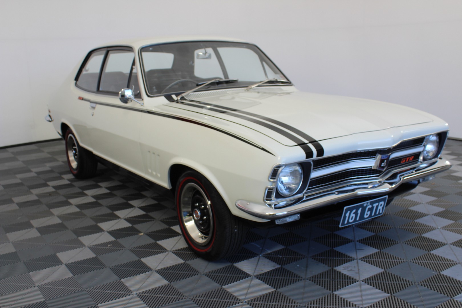 1984 Australia first $1 proof Coins with Velvet Case & certificate