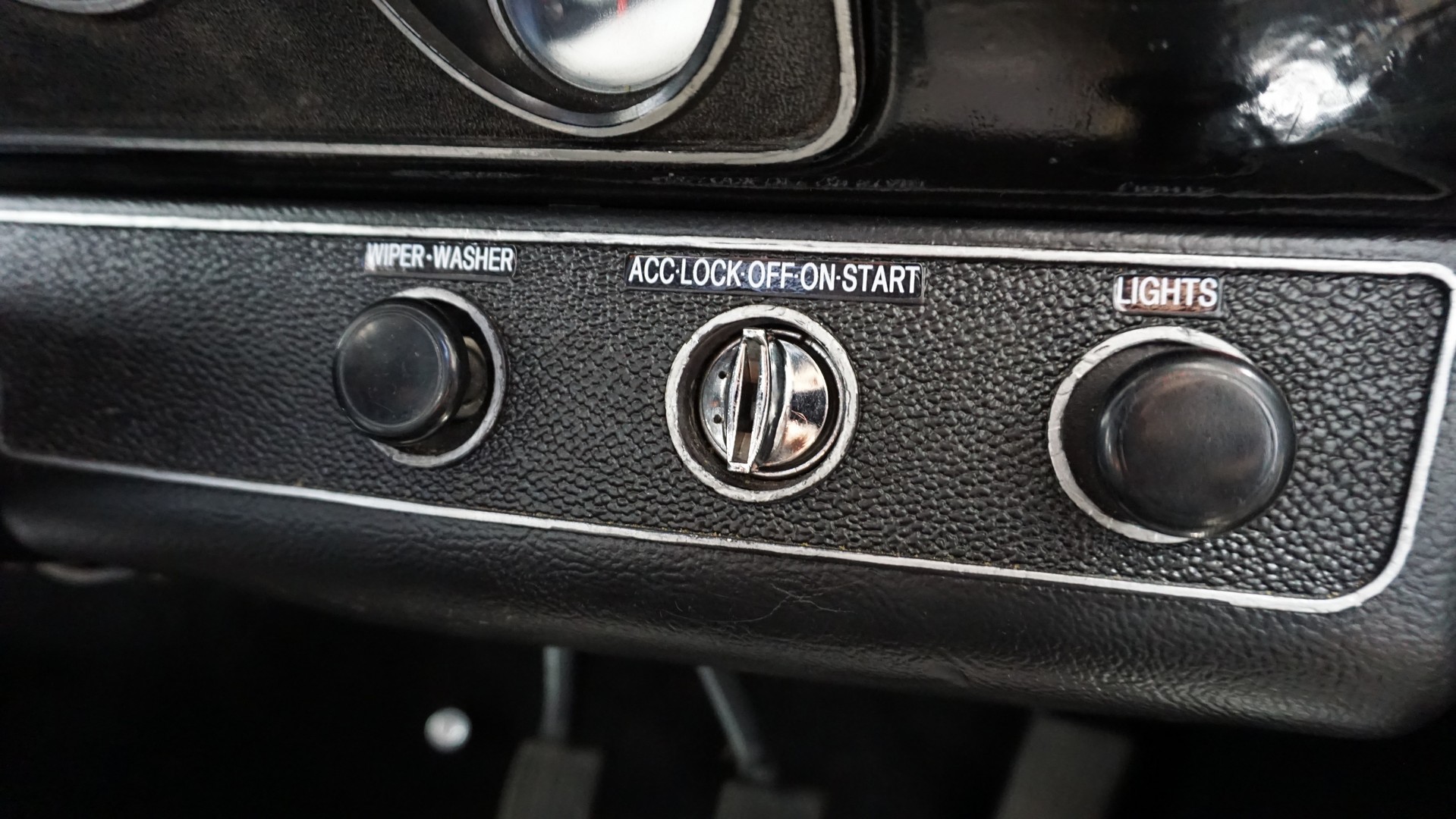 UNC 2023 $2 Vegemite Yellow RARE Coloured two dollar Coin