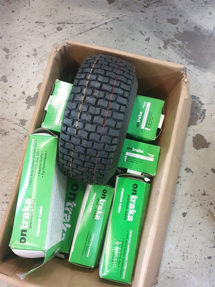 VIGAR Florganic Toilet Brush & Holder Set. NB: Damaged box