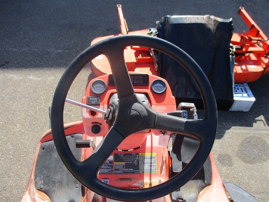 Duchesse De Paris Brut Blanc De Blancs NV (6x 750mL), France.