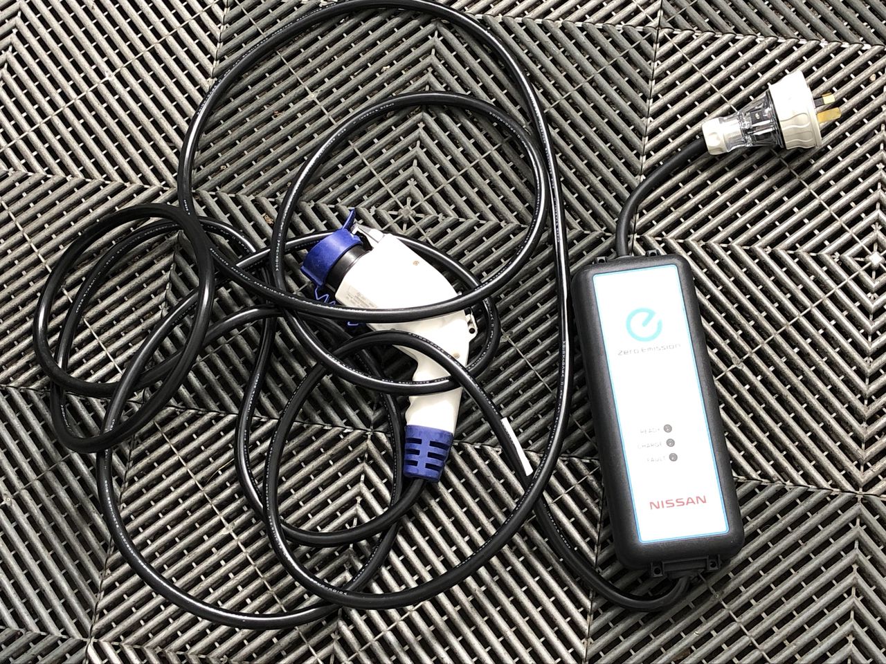 6-7mm Black Pearl & Rhinestone Real Platinum Plated Bracelet