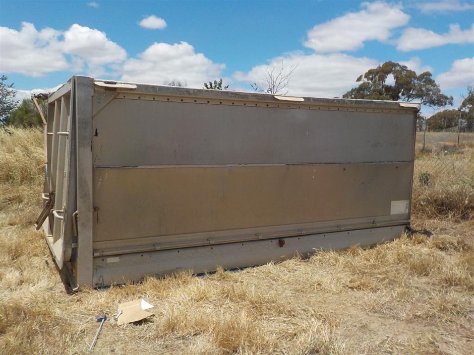 FISKARS X15 Chopping Axe 23.5", 23.5 Inch, Orange/Black. NB: Missing Hammer