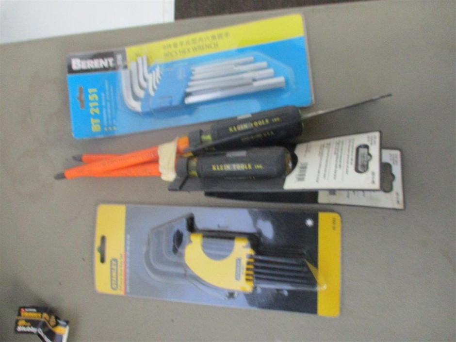 9K Yellow Gold OVAL BELCHER &amp; HEART TAG Bracelet 18cm