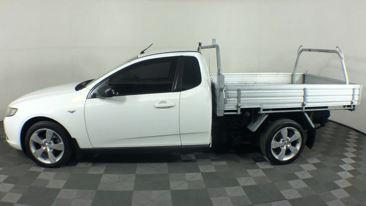 Men's 8mm Howlite & Golden  Rhinestone Beaded Gemstone Bracelet