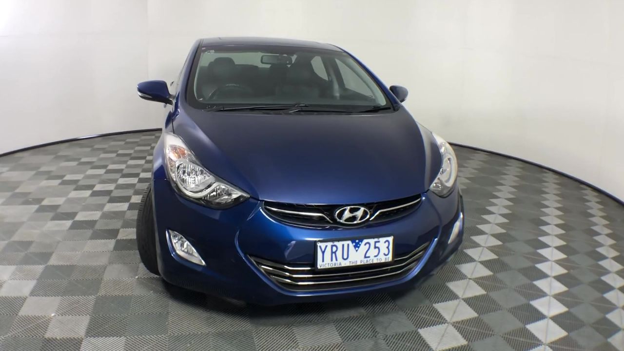 10mm White Pearls with Flower Jade Gemstone Bracelet