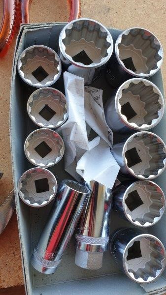 Stainless Steel Initial 'E' Bracelet with Simulated Diamonds - Yellow