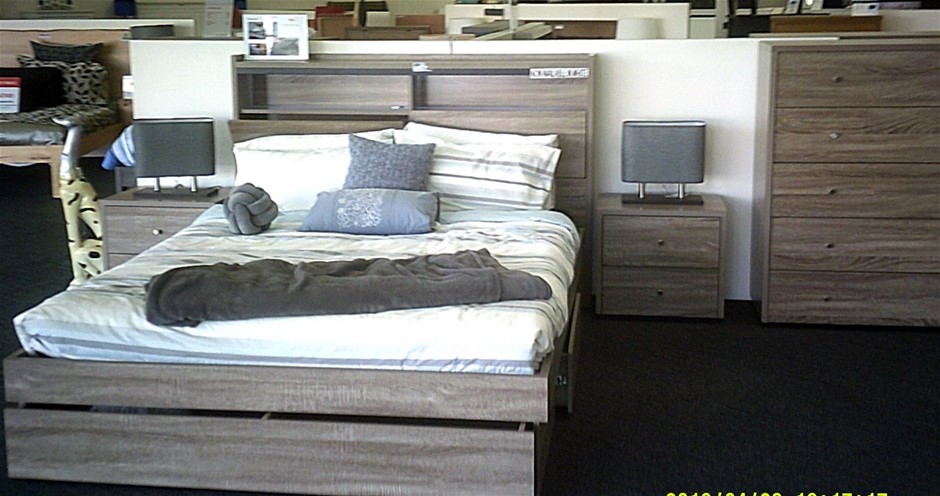 BUNDLE: VTECH Car-Board Racers Starter Set x UNIVERSITY GAMES in Alderstein