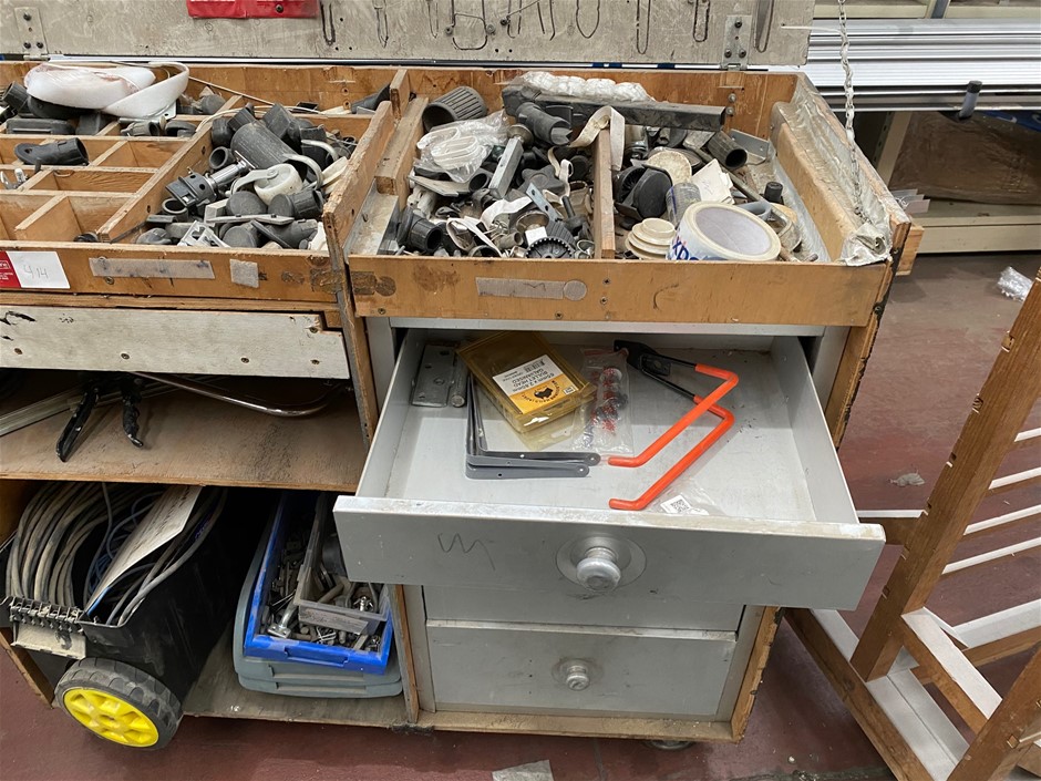 9K WHITE GOLD 0.15ct F VS LAB DIAMOND OVAL OFFSET RING