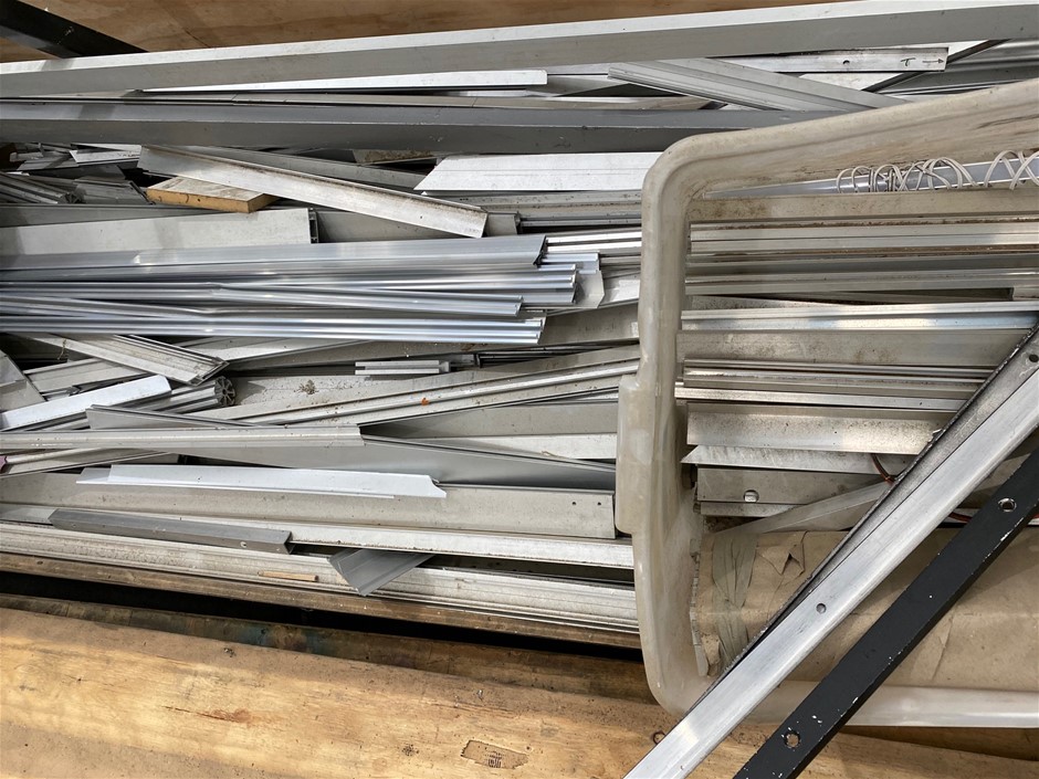 9K YELLOW GOLD 0.25ct F VS LAB DIAMOND CLAW SET BAND