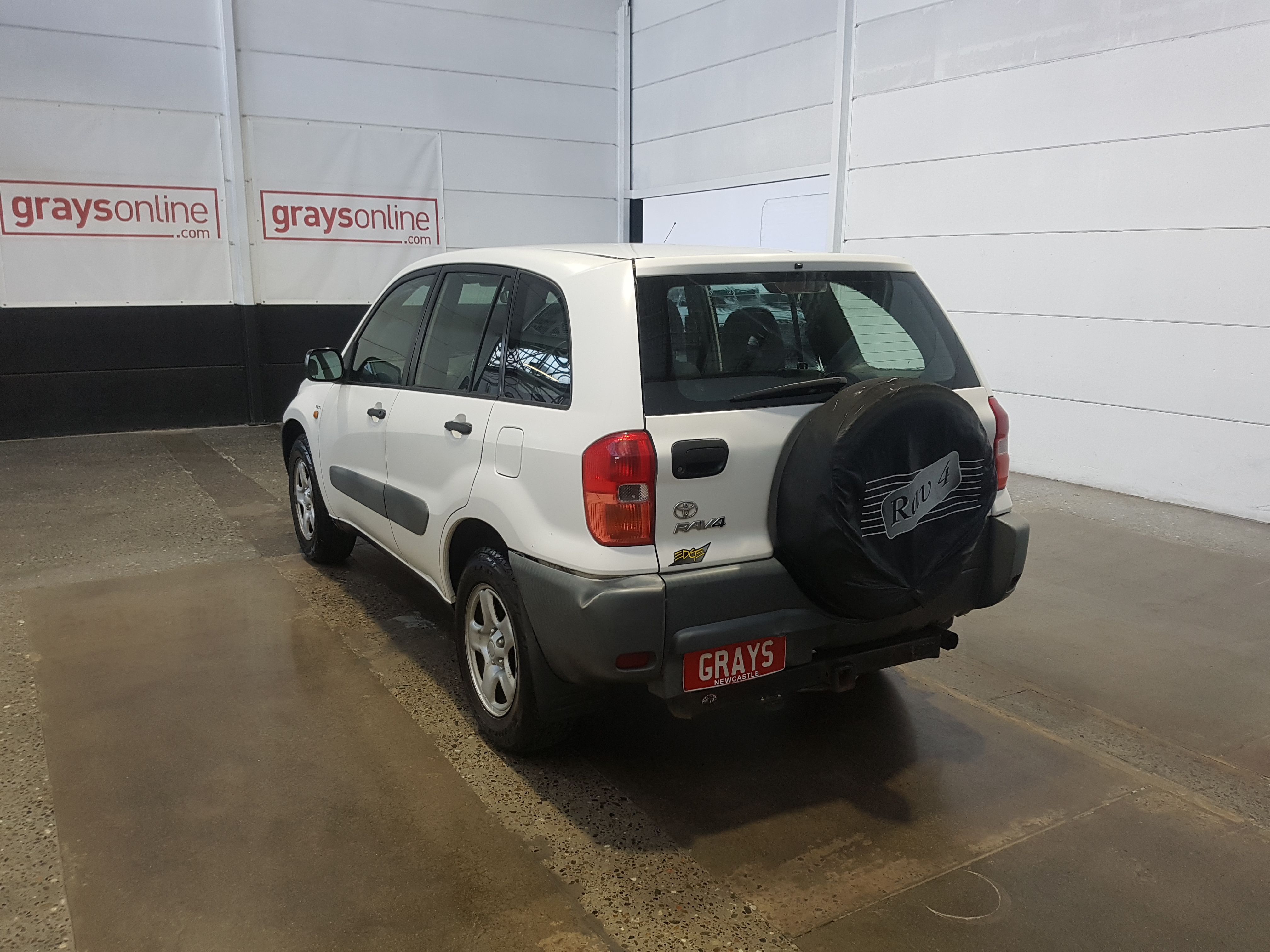 9K WHITE GOLD 0.25ct F VS LAB DIAMOND CHANNEL SET BAND