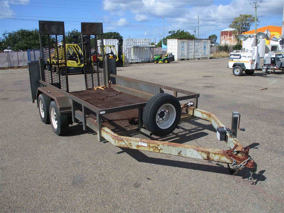 Stainless Steel Initial 'Q' Bracelet with Simulated Diamonds - Yellow
