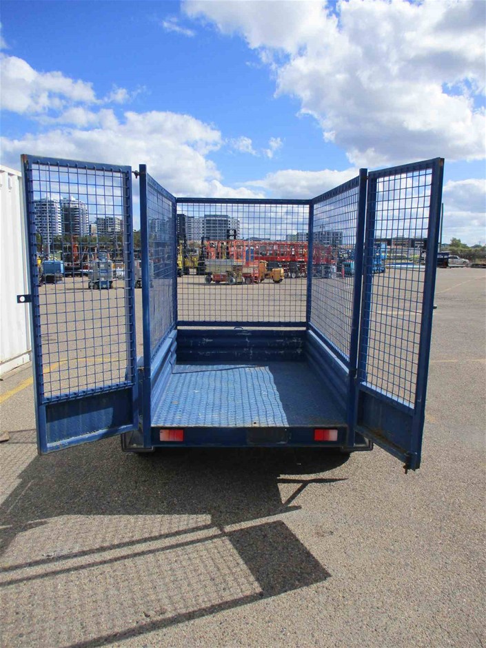 Designer Plain Locket Necklace in Silver