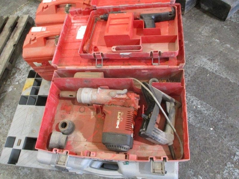 Approx 37 Ct of Loose Boulder Opal Chips (Coober Peby) In glass disp/bottle