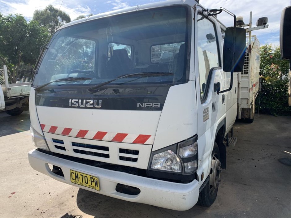 DISNEY 3pc Character Set, Size 4, Mickey Mouse, Incl: Tee, Pant & Sweatshir