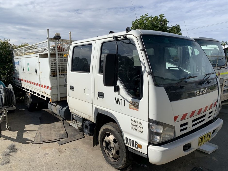 GREG NORMAN Men's Stretch Tech Short, Size 32, Steel Grey.  Buyers Note - D