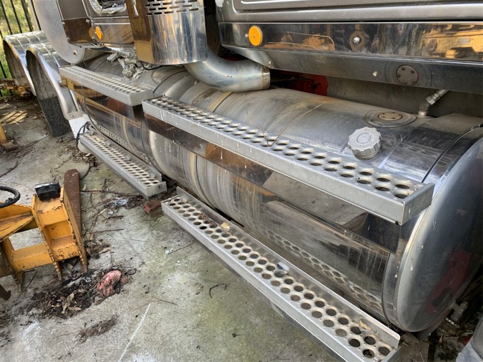 JACHS Men's Chambray Shorts, Size 34, 98% Cotton, Navy.  Buyers Note - Disc