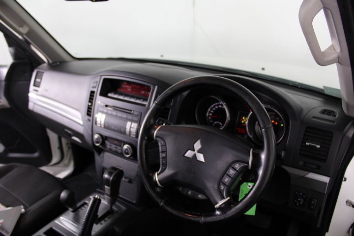 9K YELLOW GOLD 1.75ct F VS LAB DIAMOND RADIANT CLAW RING