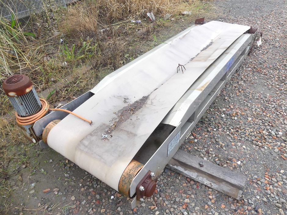 Stunning 18ct Heavy Yellow Gold Plated Simulated Diamond Drop Pendant