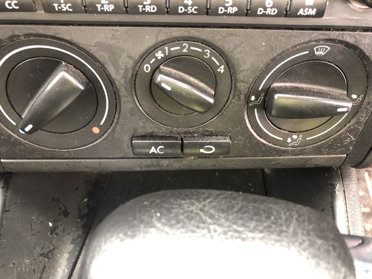 0.08 white baggette diamond