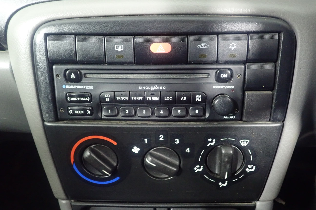 1/100 Scottdale x 2, 1gValcumbi silver bars x 2 & 1 Kilo Copper Bar